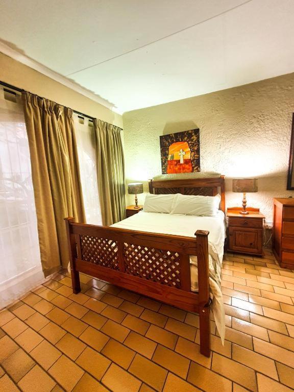 Just Tiffany Guest House & Conference Facility ポチェフストルーム エクステリア 写真